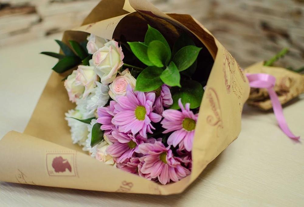 Букет цветов из: Розы и Хризантемы в Вешкайме