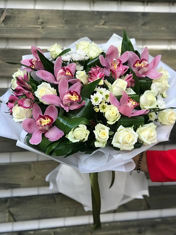 Букет цветов из: Розы и Хризантемы в Вешкайме