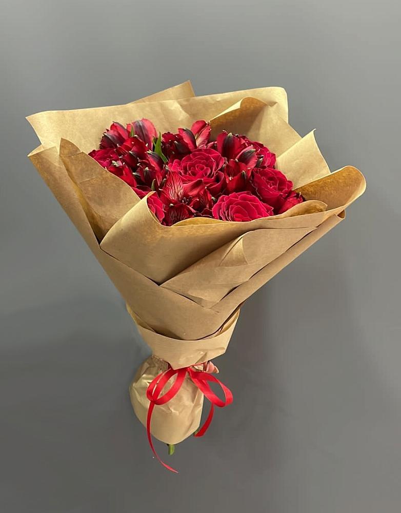 Букет цветов из: Альстромерии и Розы в Вешкайме