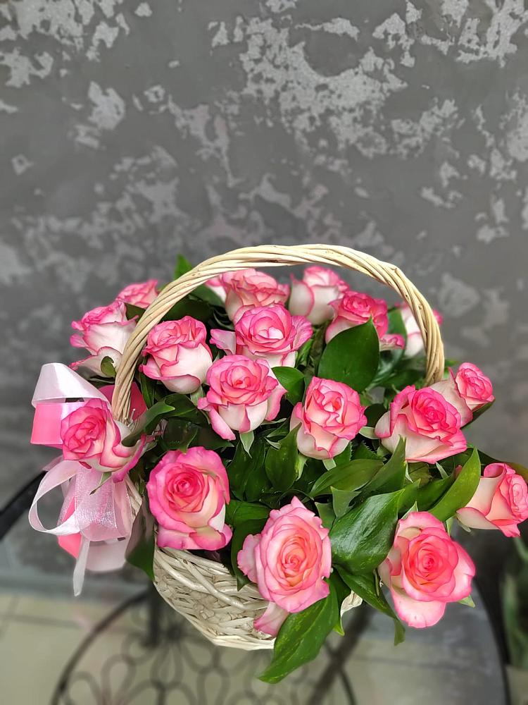 Цветочная композиция из Розы в корзине в Вешкайме