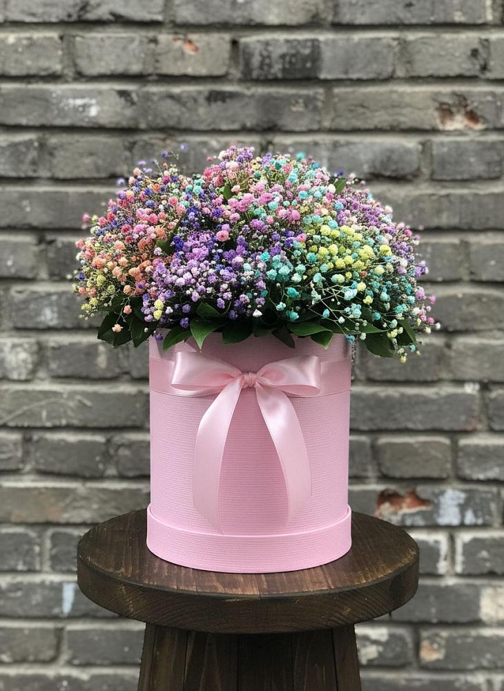 Цветочная композиция из Гипсофила и Розы в шляпной коробке в Вешкайме