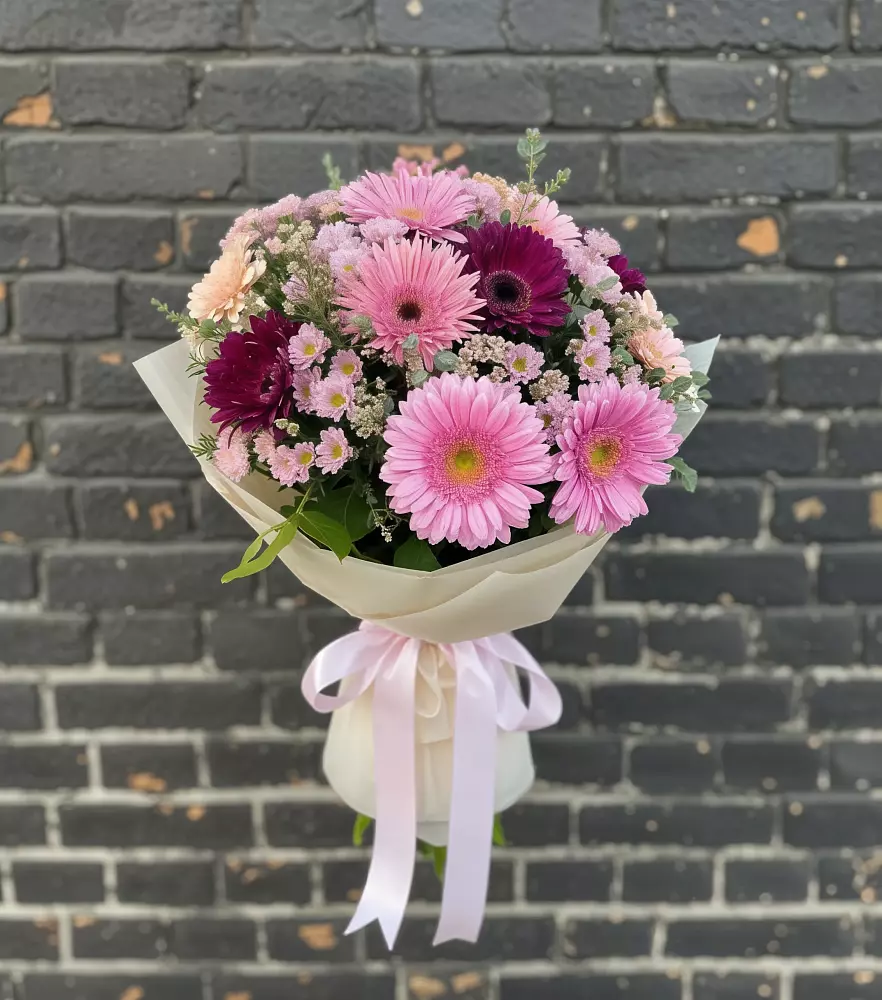 Букет цветов из: Герберы и Хризантемы в Вешкайме
