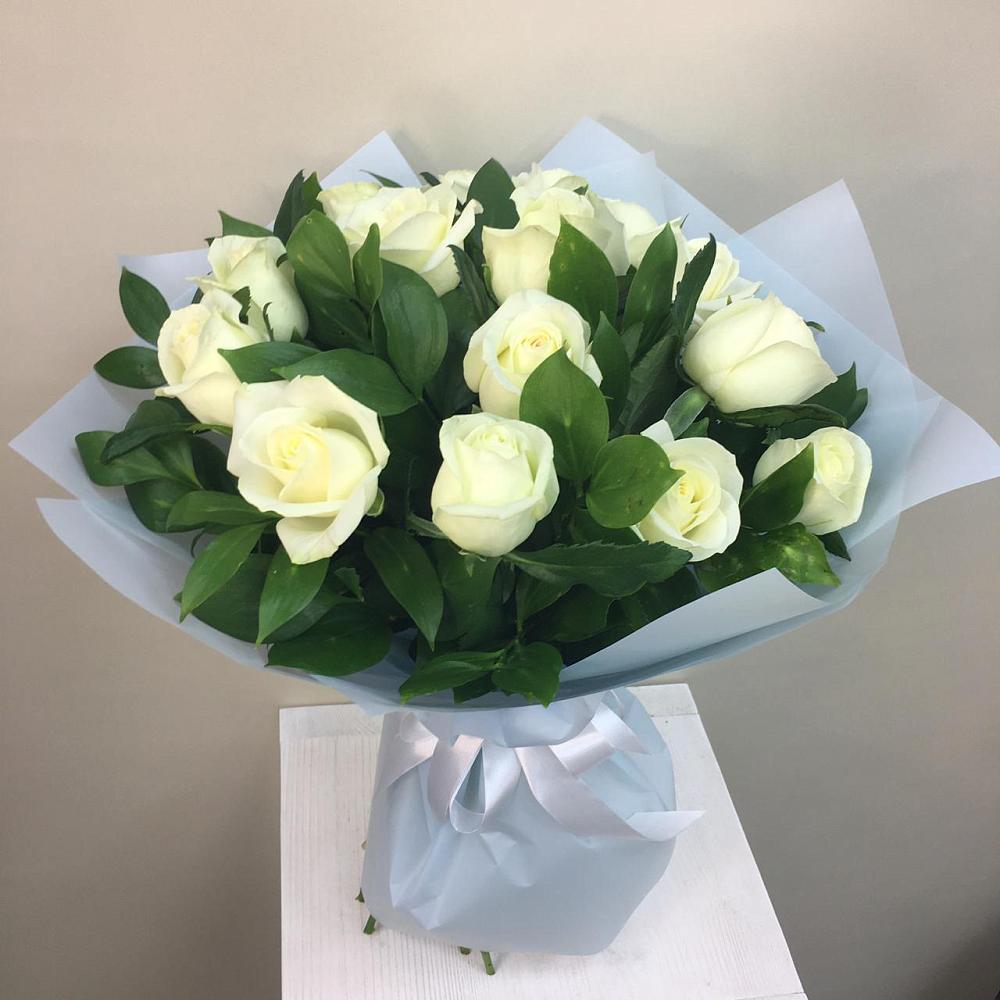 Букет 15 Белых роз Проуд в Вешкайме