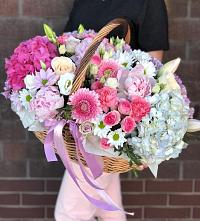 Композиция солнечный день в Вешкайме Цветочная композиция из Розы, Хризантемы, Пионы и Лизиантусы в корзине в Вешкайме