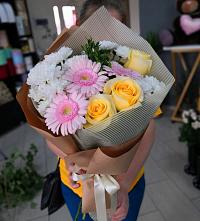 Букет цветов из:  Герберы, Розы и Хризантемы в Вешкайме