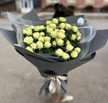 Букет Белые кустовые розы Солинеро в Вешкайме