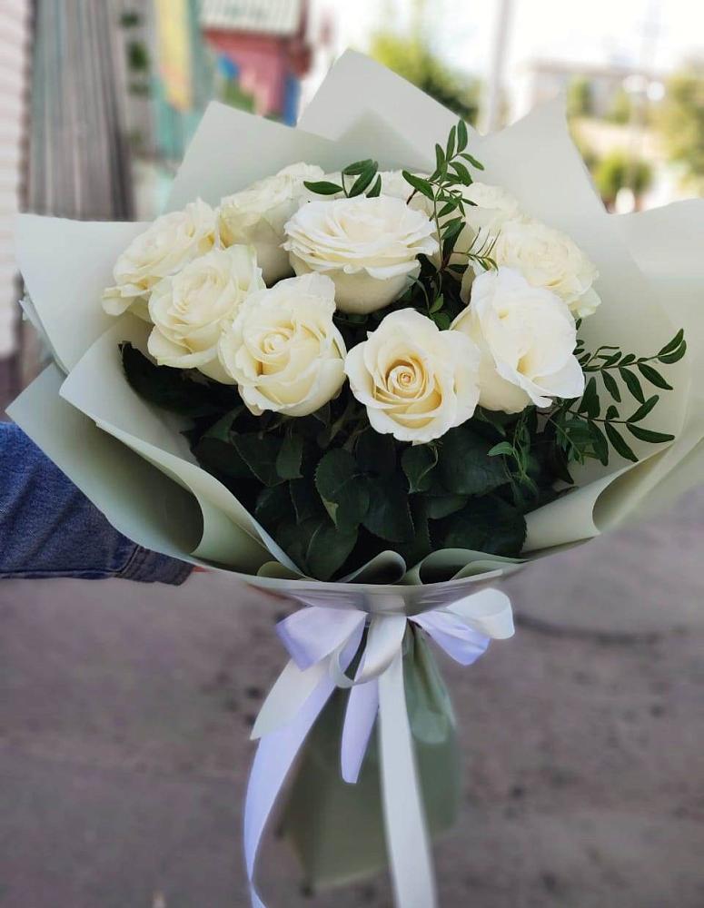 Букет Белые розы Проуд в Вешкайме