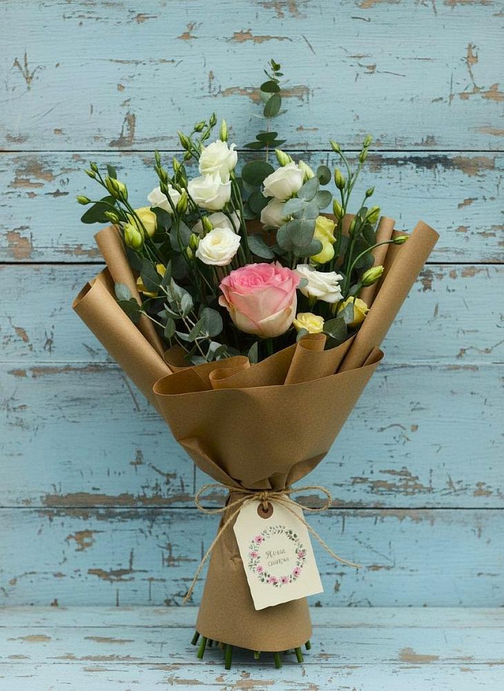 Букет цветов из: Розы и Лизиантусы в Вешкайме