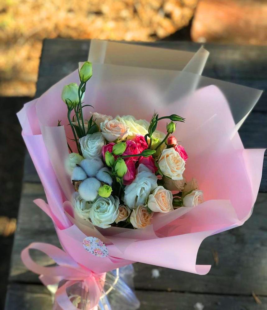 Букет цветов из: Розы и Лизиантусы в Вешкайме