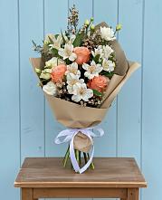 Букет цветов из:  Альстромерии, Лизиантусы, Розы и Хризантемы в Вешкайме