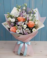 Букет цветов из:  Лизиантусы, Розы, Альстромерии и Гипсофила в Вешкайме