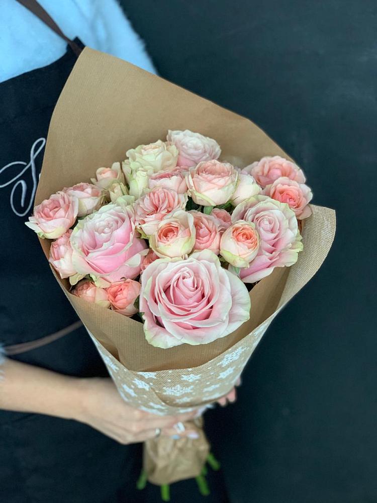 Букет цветов из: Хризантемы и Розы в Вешкайме