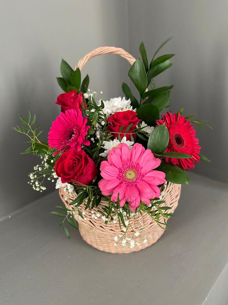Цветочная композиция из Розы, Хризантемы и Герберы в корзине в Вешкайме