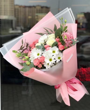 Букет цветов из: Розы, Лизиантусы и Хризантемы в Вешкайме