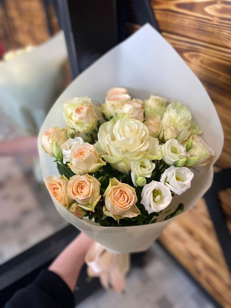 Букет цветов из: Розы и Лизиантусы в Вешкайме